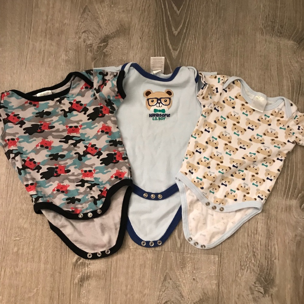 Bundle of 3 baby boy ounsies (size 6-9 months)